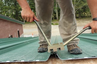 Mechanically seam standing seam metal roof