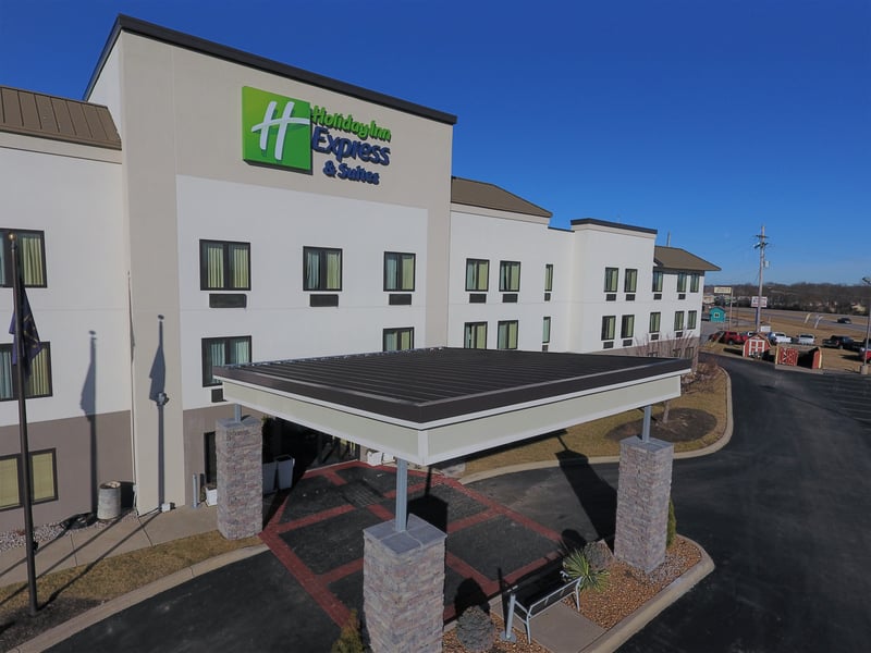 Standing Seam Installation Overview-HolidayInn.jpg